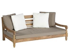 Come scegliere un divano da giardino