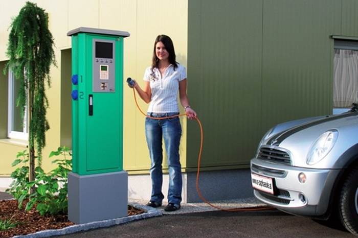 postazione per caricare l'auto