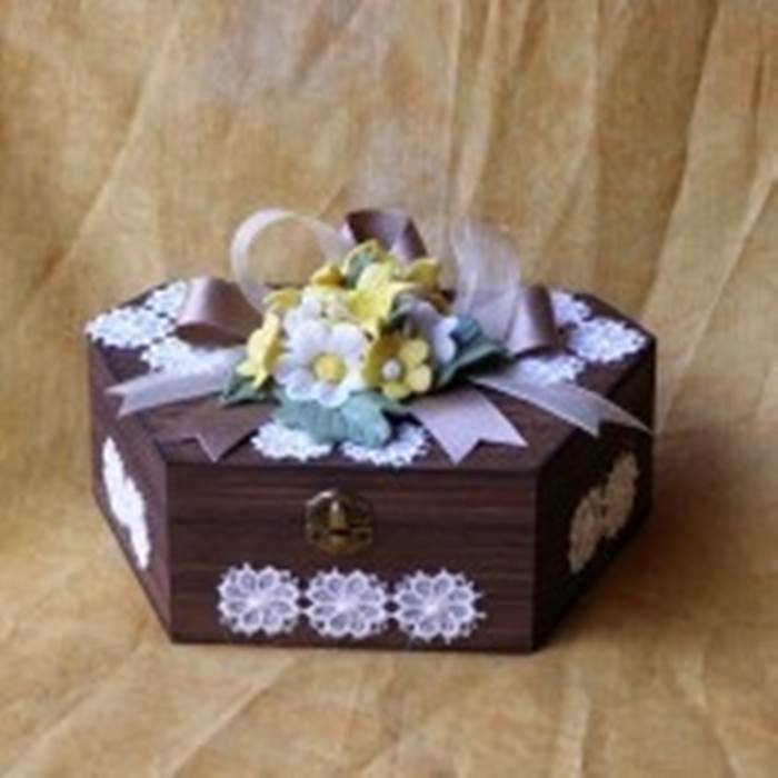 Scatola in legno decorata