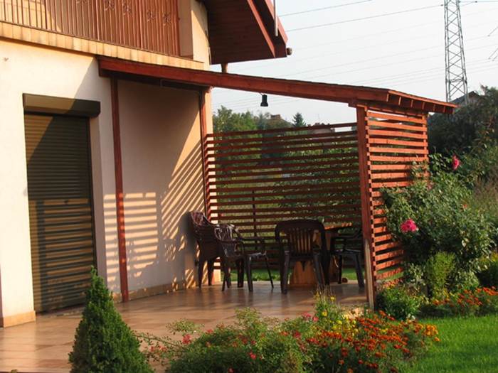 Una piccola veranda in legno