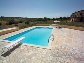 Caratteristiche delle piscine in vetroresina