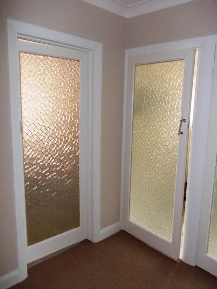 Porta a vetri zigrinati