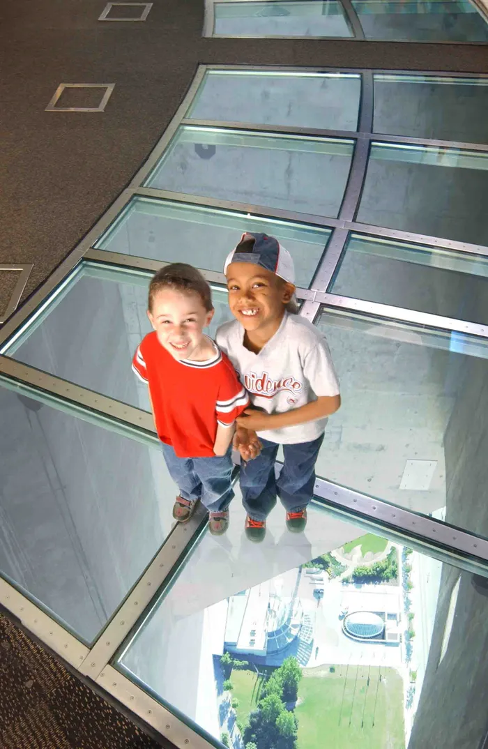 Lastre di vetro calpestabile