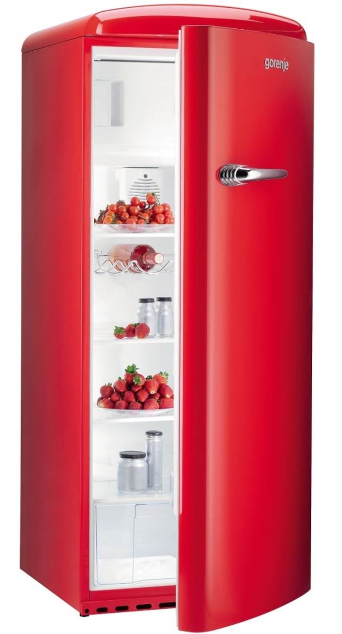 la porta del frigorifero aperta consuma energia