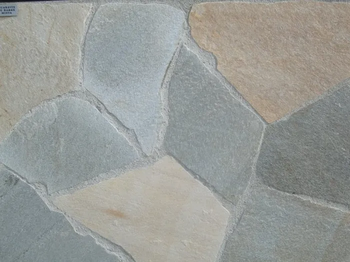 Mosaico realizzato con pietra di Barge