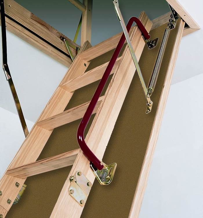 Scala retrattile montata con chiusura manuale