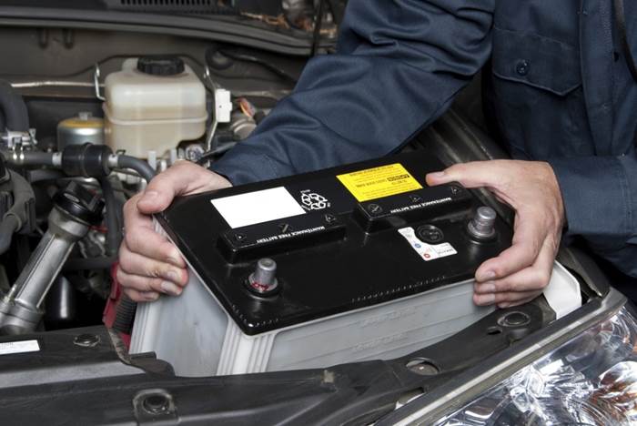 cambio batteria automobile fai da te