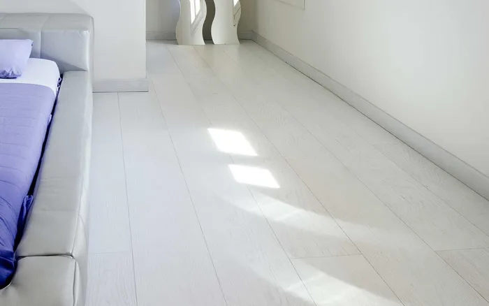 Un esempio di parquet sbiancato in una camera da letto