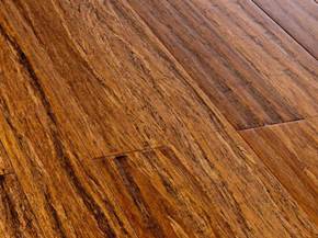 Posa del parquet prefinito bamboo