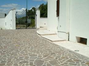 Pregi e difetti dei pavimenti in porfido