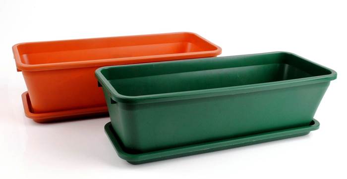 Classici vasi in plastica da terrazzo