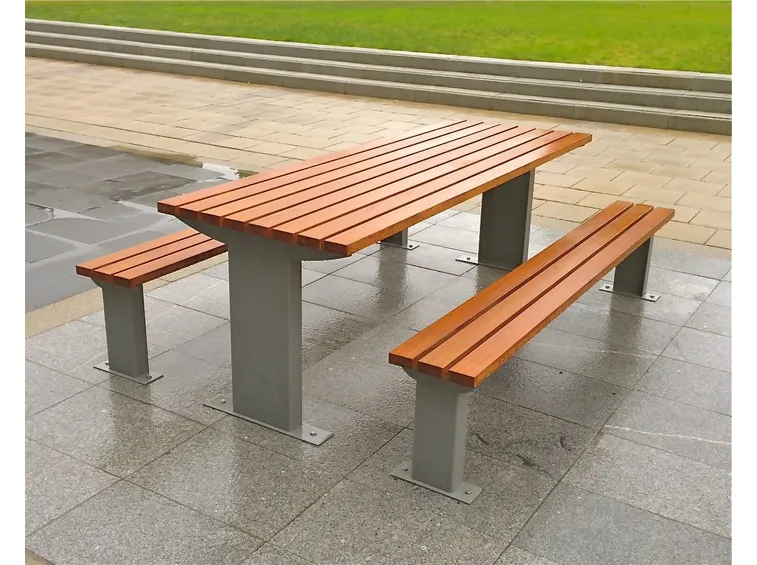 Anche le panchine fanno parte dell'arredo urbano