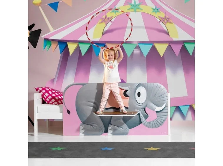 Letto a forma di tendone da circo