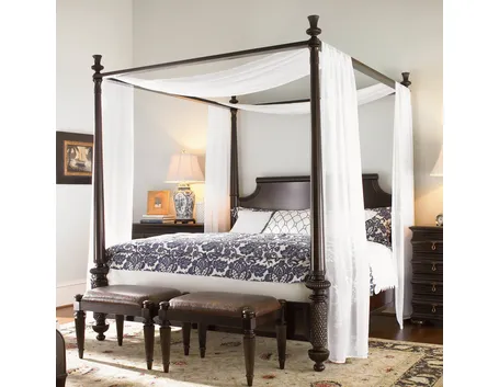 letto a baldacchino antico