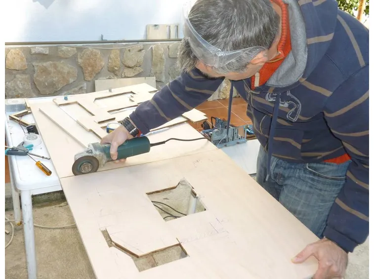 Tagliare il legno con una sega circolare