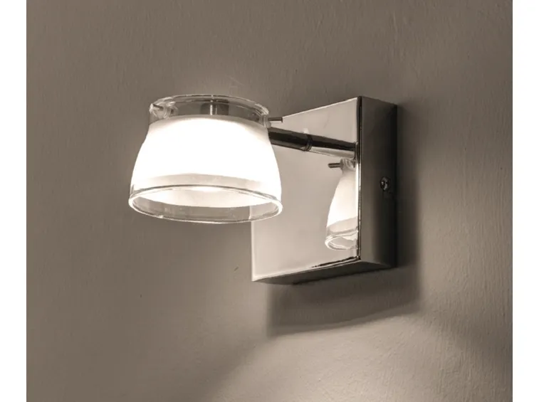 Esempio di lampada da muro moderna