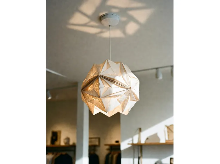 Lampada origami presso The Conran Shop di Londra