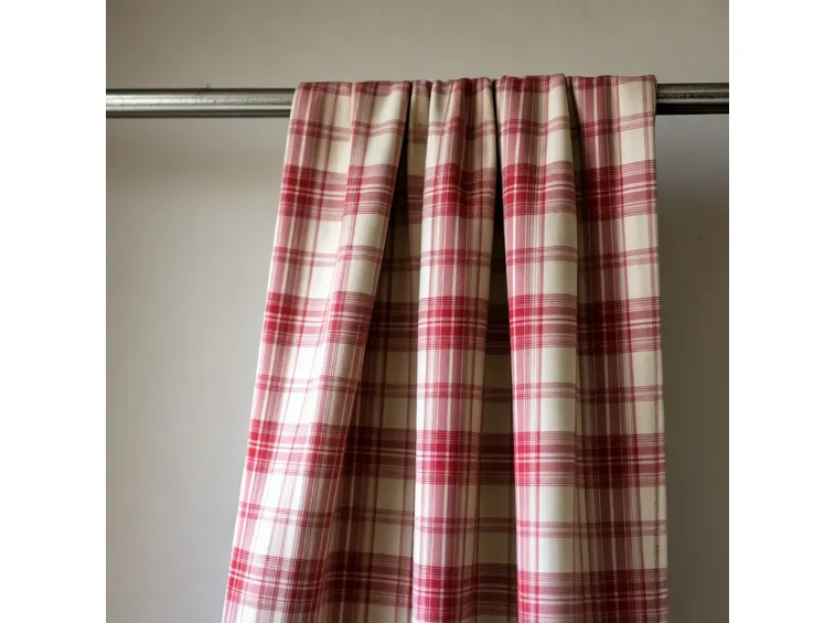 Tenda a quadrettoni  Fonte foto ( http://www.home-decorating-co.com )