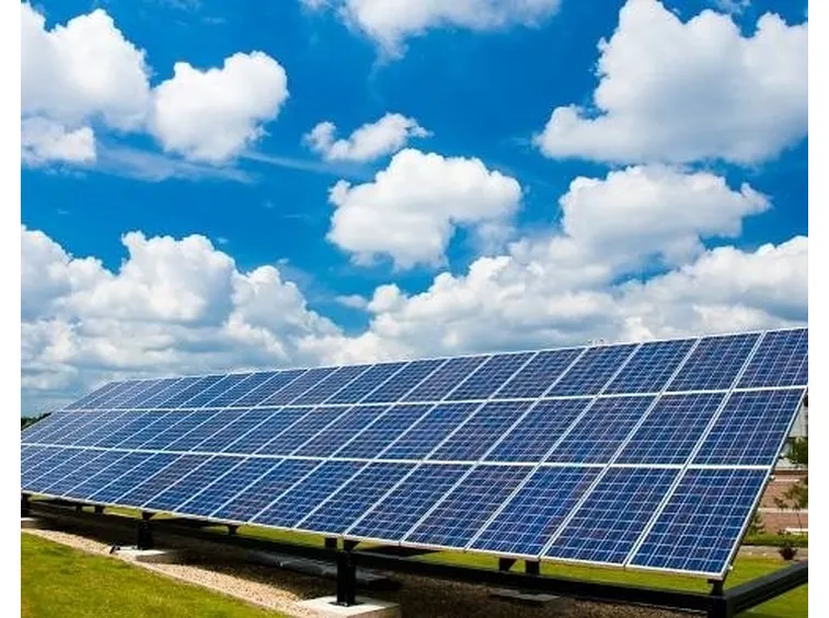 Panneli fotovoltaici a terraFonte: www.orlandimaurizio.it