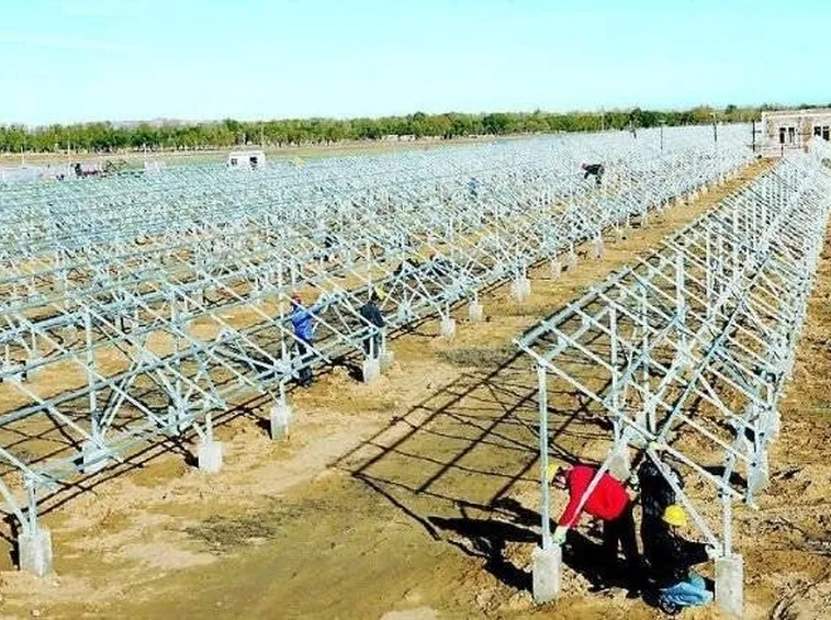 Esempio di installazione di una schiera di pannelli fotovoltaici