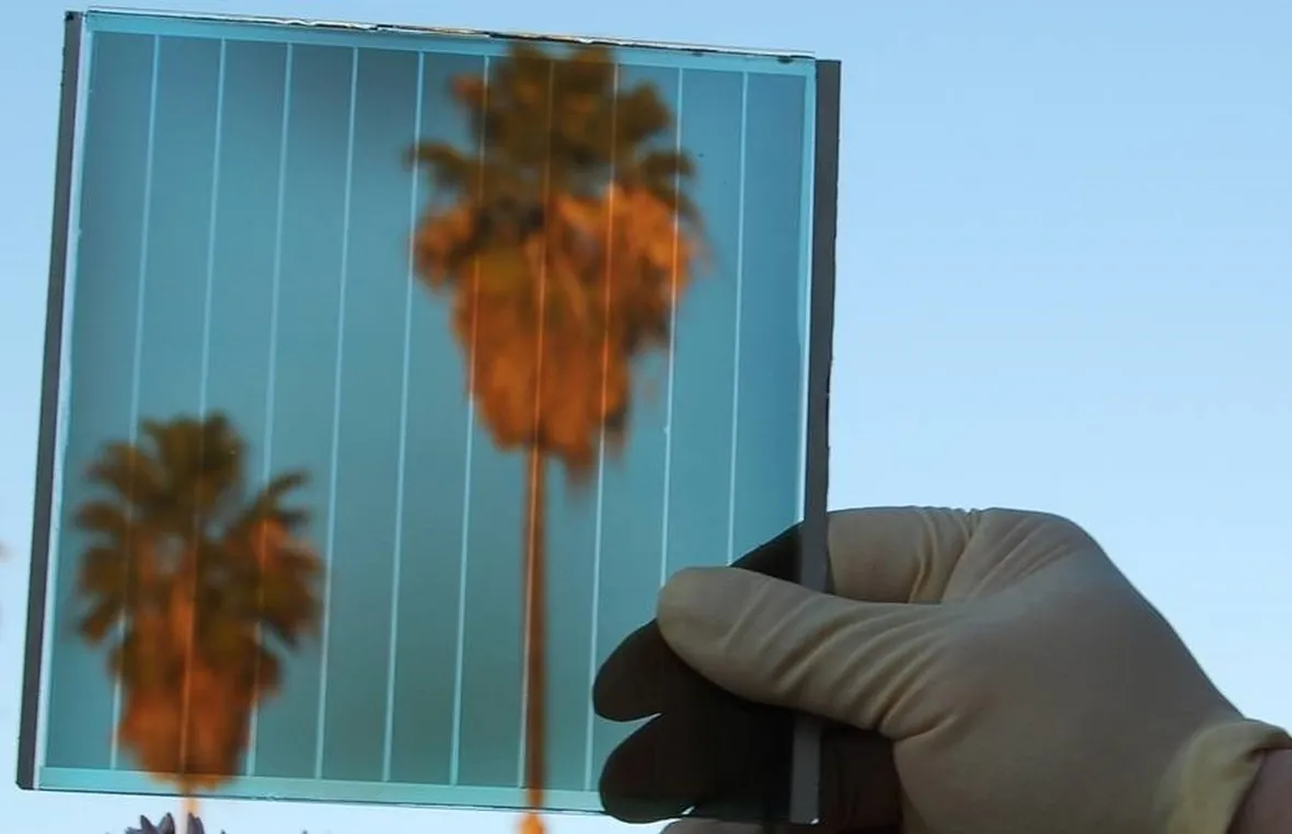 Pannello solare trasparente che continua a fungere da finestra