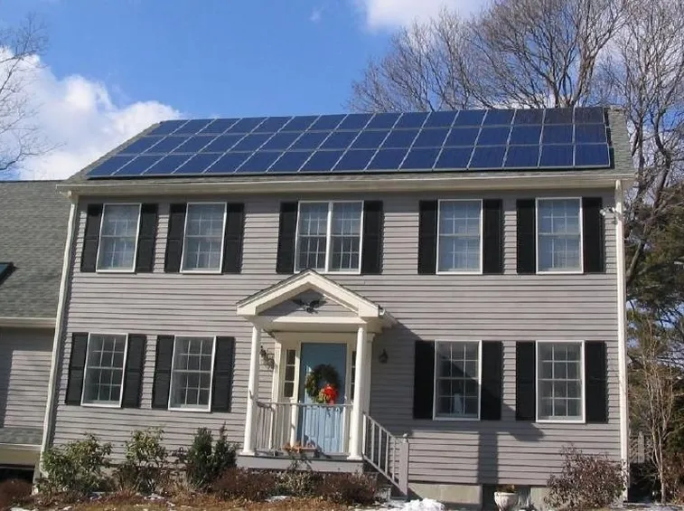 Esempio di pannelli fotovoltaici installati sui tetti