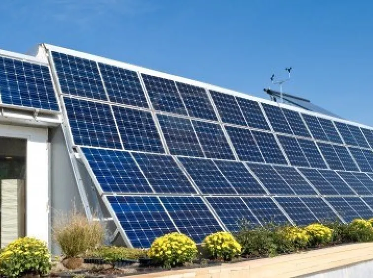 casa con pannelli fotovoltaici