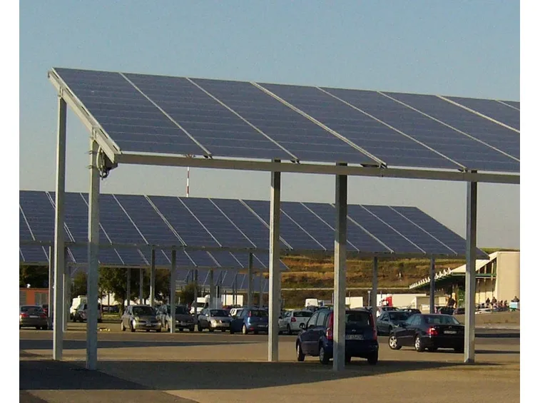 Esempio di pannello fotovoltaico integrato in tettoie per posteggio auto.
