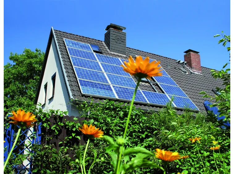 Un impianto fotovoltaico migliora l'efficienza energetica di un edificio