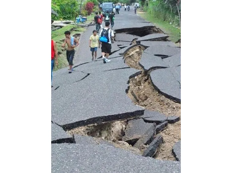 Strada dopo un terremoto