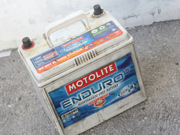 Incrostazione batteria auto