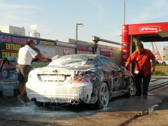 Lavaggio dell'auto: la prima operazione da compiere