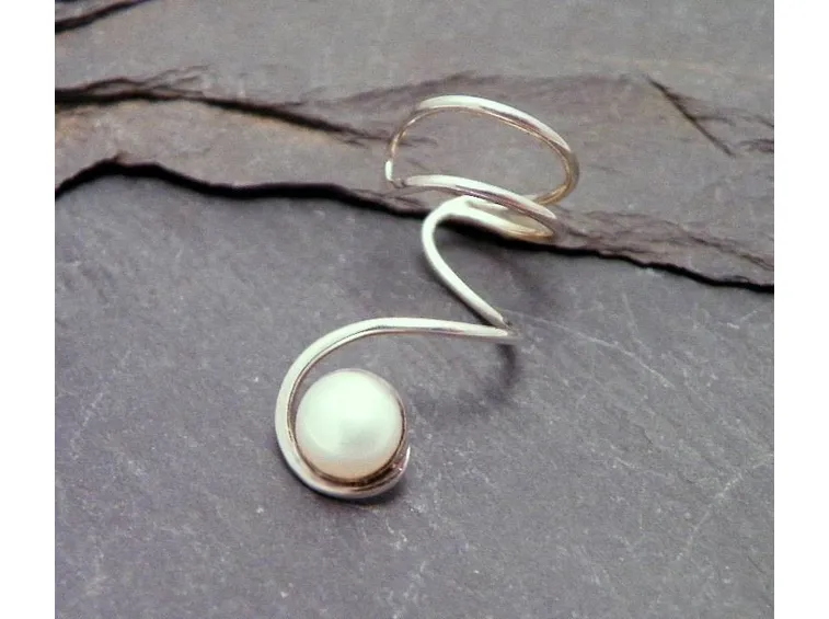 Ear cuff realizzato a mano