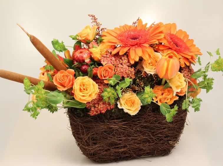 Composizione di fiori secchi sui toni dell'arancione. (Fonte: 1.bp.blogspot.com)