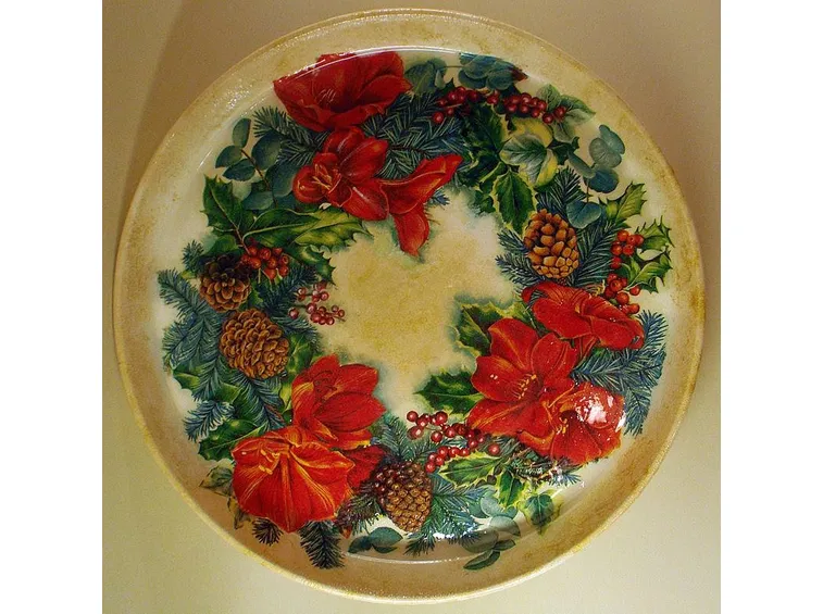 Piatto decorato con il decoupage
