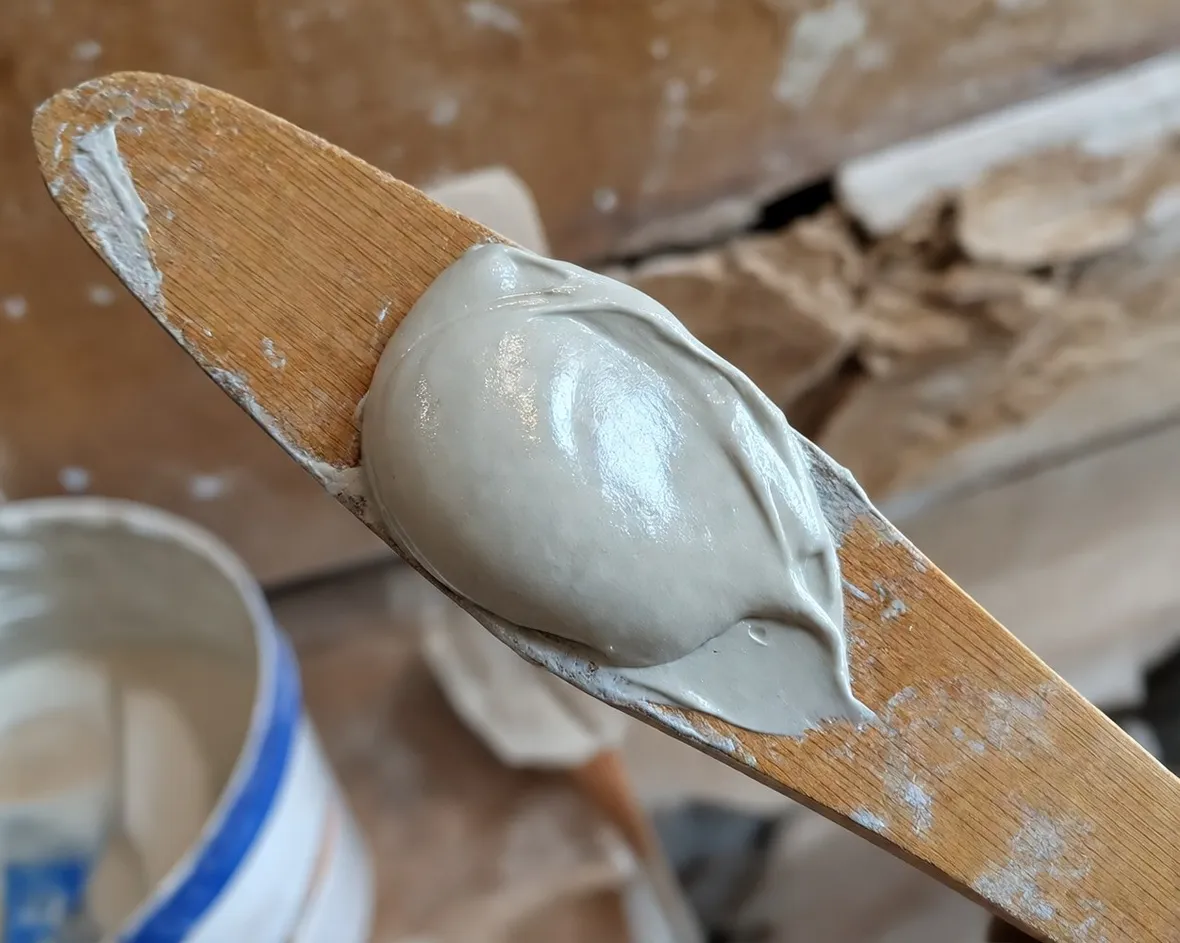 Modellare lo stucco