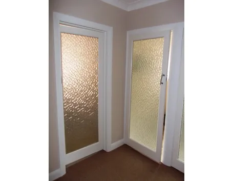 Porta a vetri zigrinati
