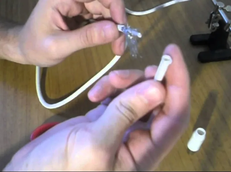 Inserimento connettore antenna