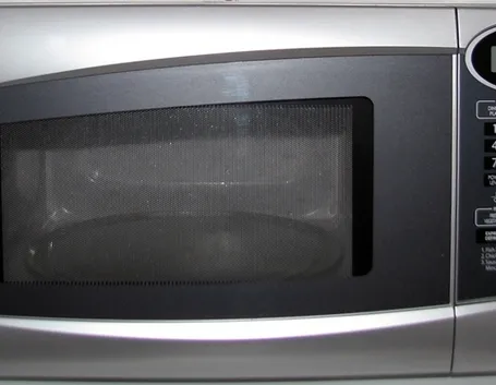 Immagine di un classico forno a microonde