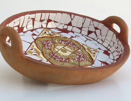 Oggetto in terracotta decorato