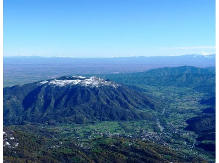 Iil Mombracco con le cave bianche di quarzite