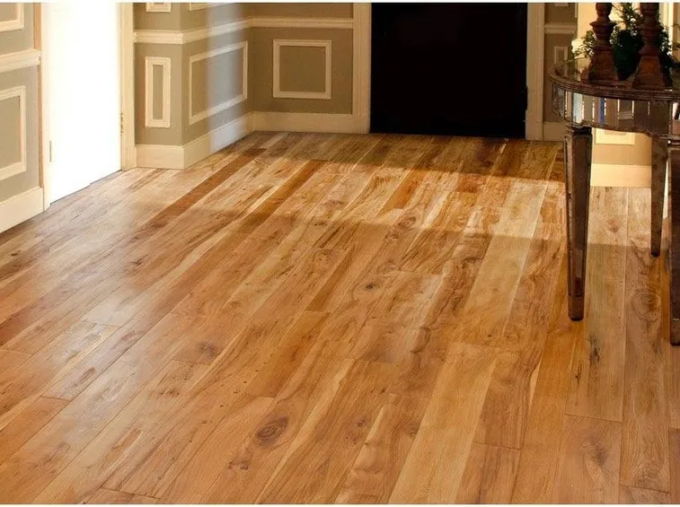 Parquet nuovo appena verniciato