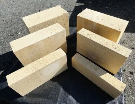 Blocchi di tufo squadrati
