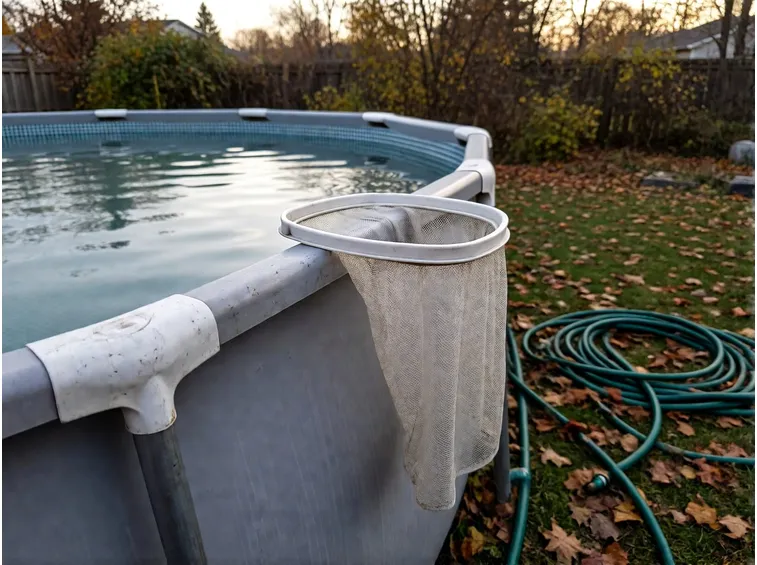 Pulizia a fondo e trattamento dell'acqua prima di chiudere