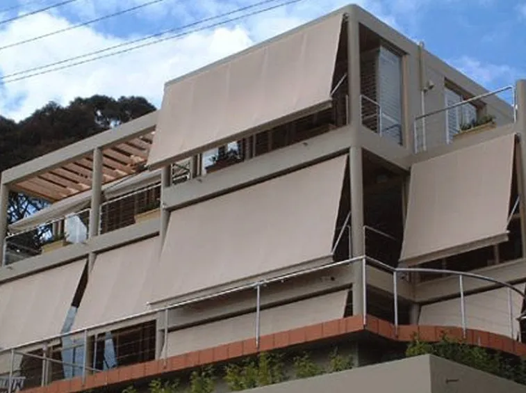 Tende a caduta per condomini (awnings of distinction)