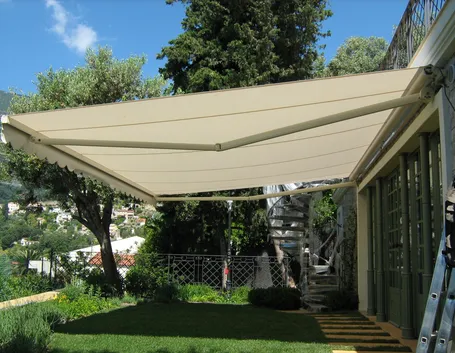 Tenda da sole con braccio