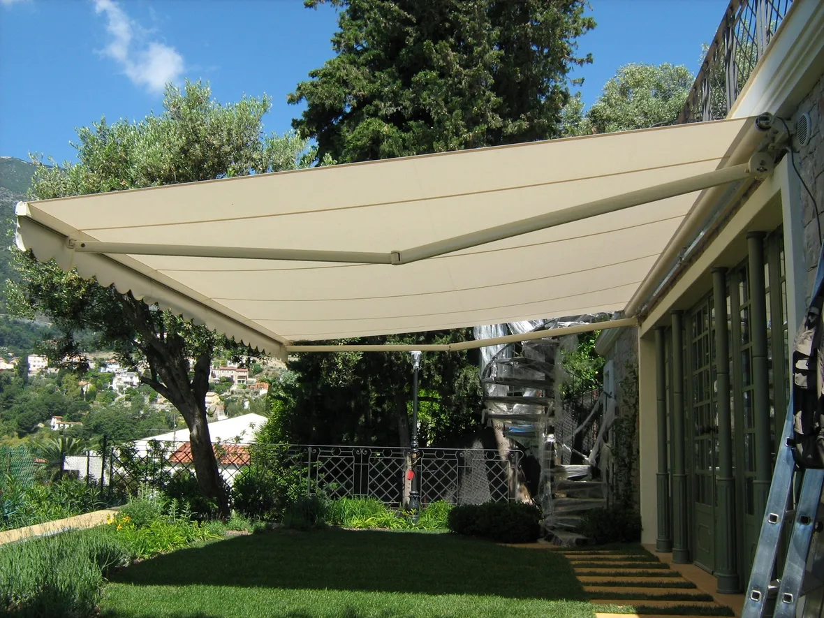 Tenda da sole con braccio