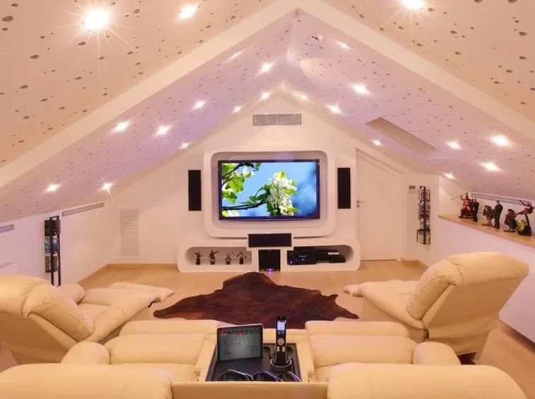 Potete costruire il vostro cinema personale in casa, realizzando una mansarda abitabile.