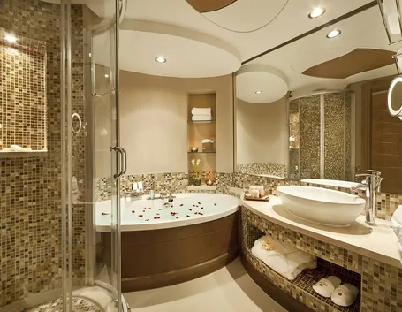 Bagno di lusso con design in legno