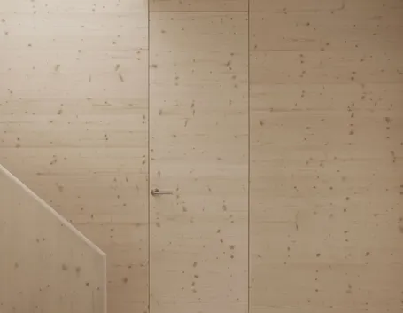 Porta a filo muro in legno